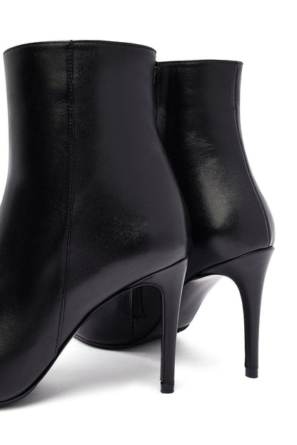 Kadın Siyah Fermuarlı Yüksek Ince Topuklu Deri Bot