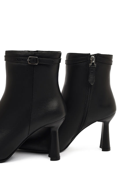 Kadın Siyah Fermuarlı Topuklu Deri Bot