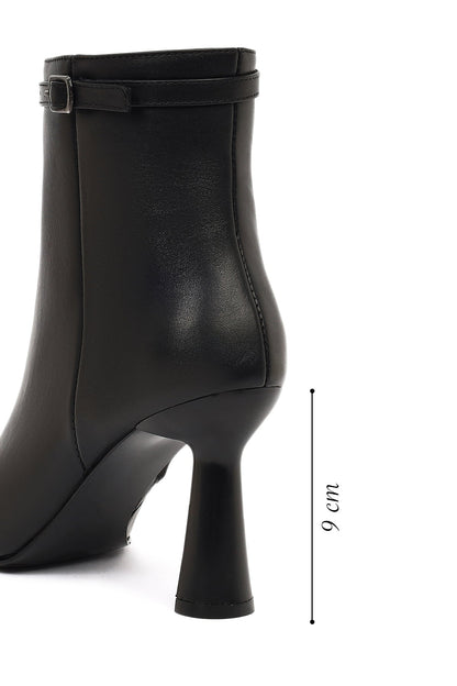 Kadın Siyah Fermuarlı Topuklu Deri Bot