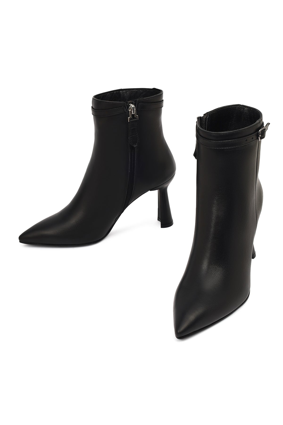 Kadın Siyah Fermuarlı Topuklu Deri Bot
