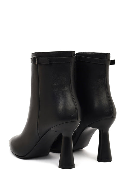 Kadın Siyah Fermuarlı Topuklu Deri Bot