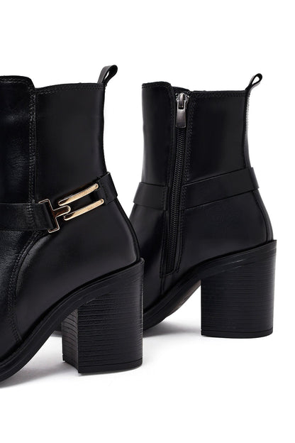 Kadın Siyah Tokalı Kalın Topuklu Deri Bot