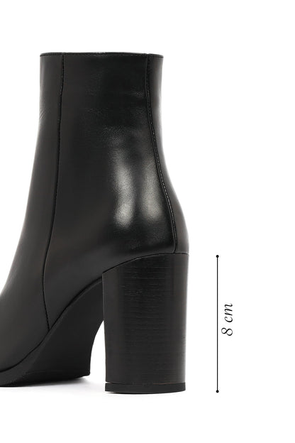 Kadın Siyah Fermuarlı Kalın Topuklu Deri Bot