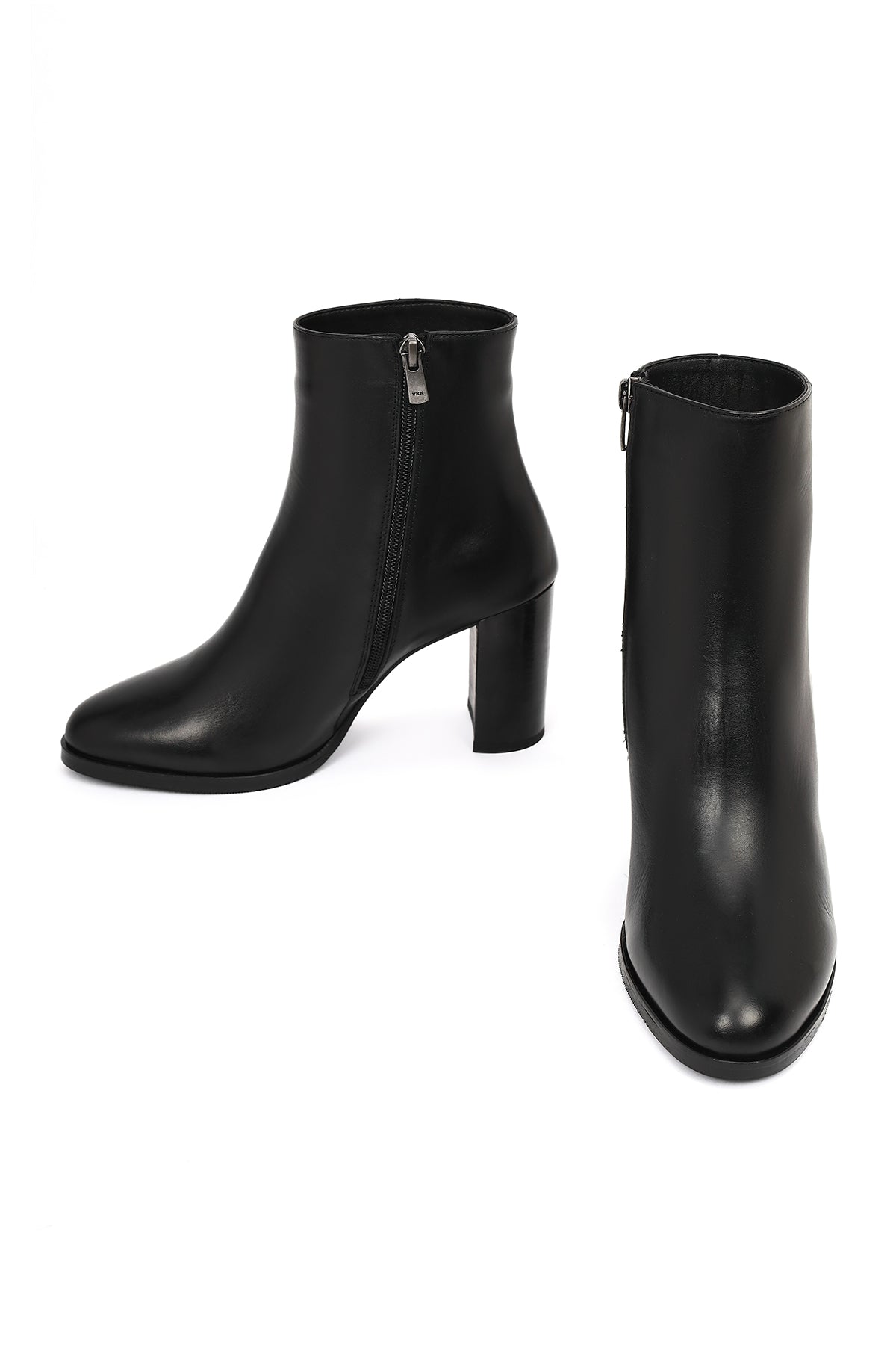 Kadın Siyah Fermuarlı Kalın Topuklu Deri Bot