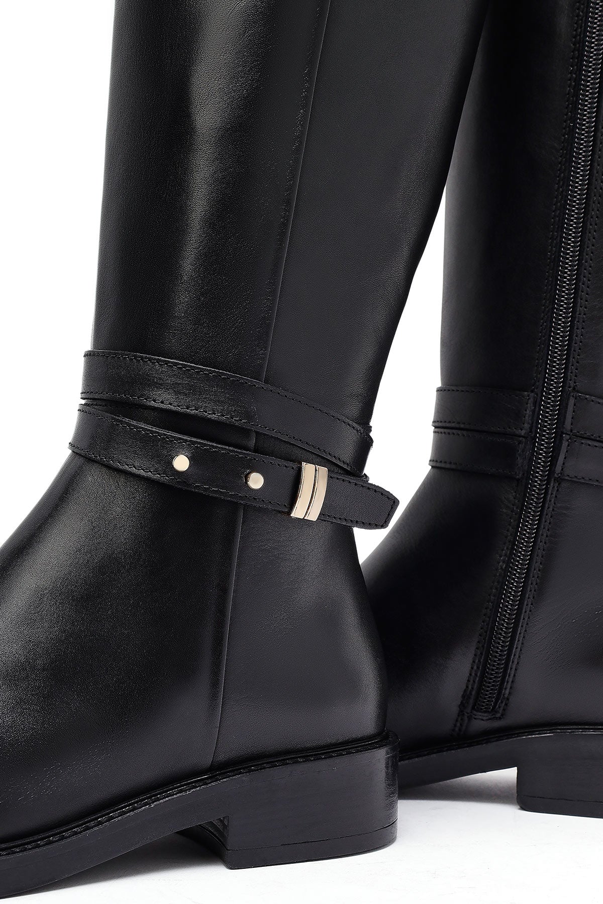 Kadın Siyah Fermuarlı Deri Çizme