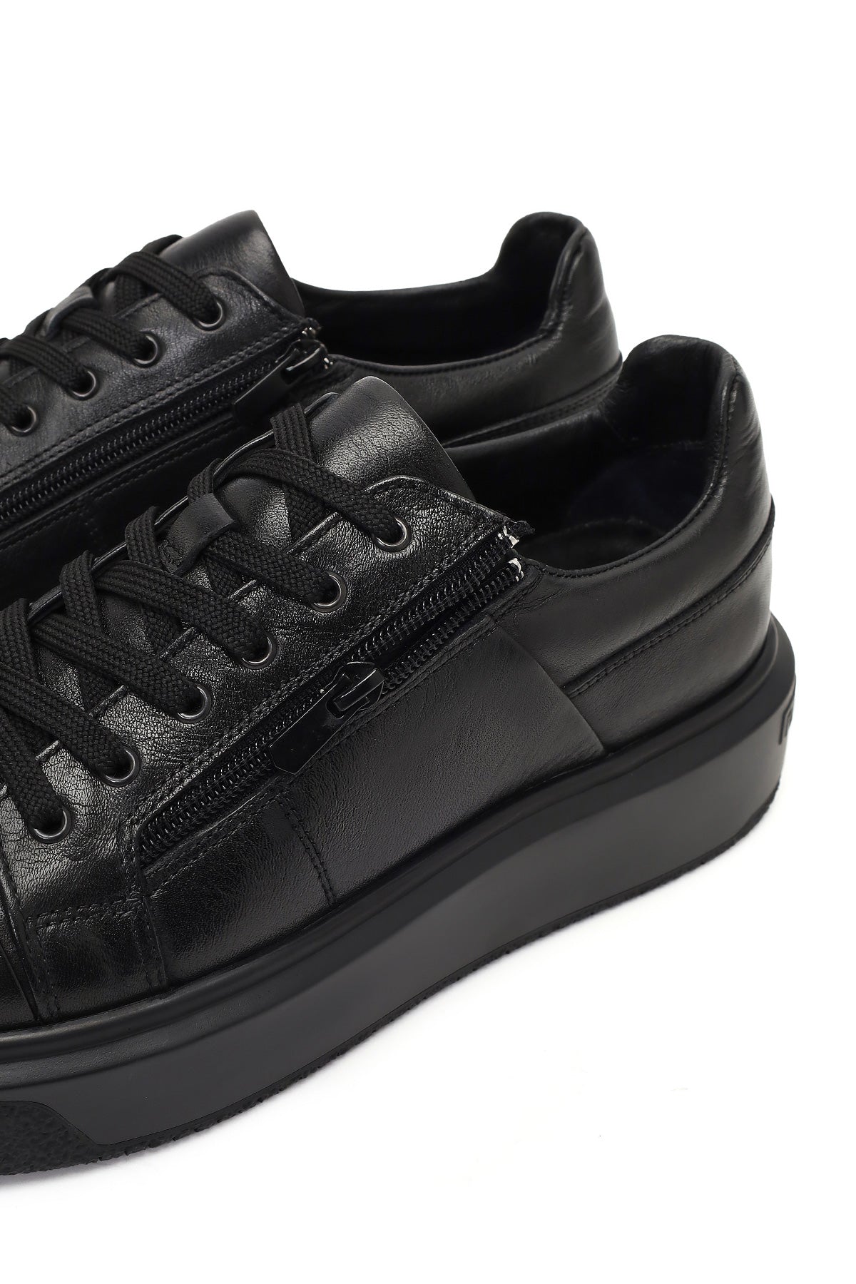 Erkek Siyah Bağcıklı Kalın Tabanlı Deri Sneaker