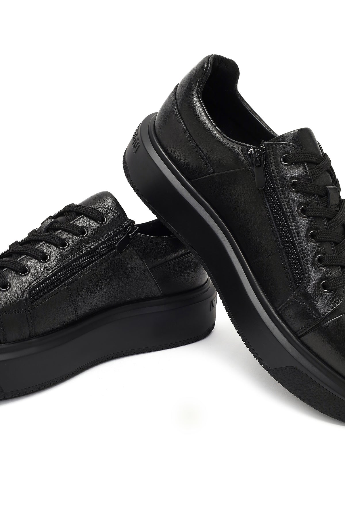 Erkek Siyah Bağcıklı Kalın Tabanlı Deri Sneaker
