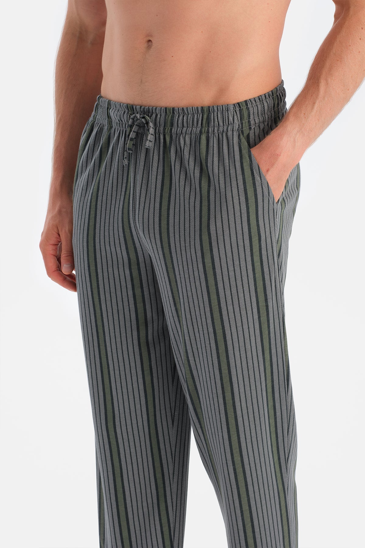 Dikiş Ve Cep Detayli Tişört Pantolon Takim