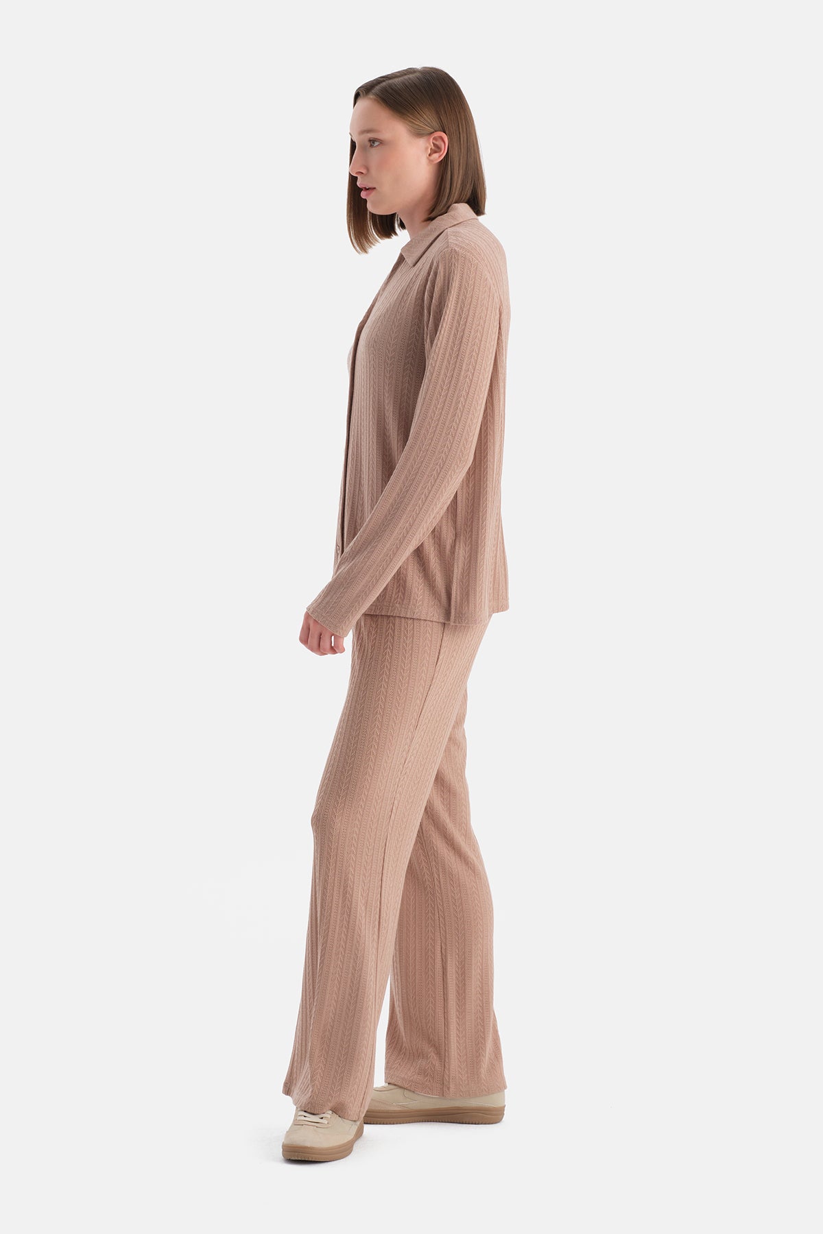 Bej Örgü Detaylı Gömlek