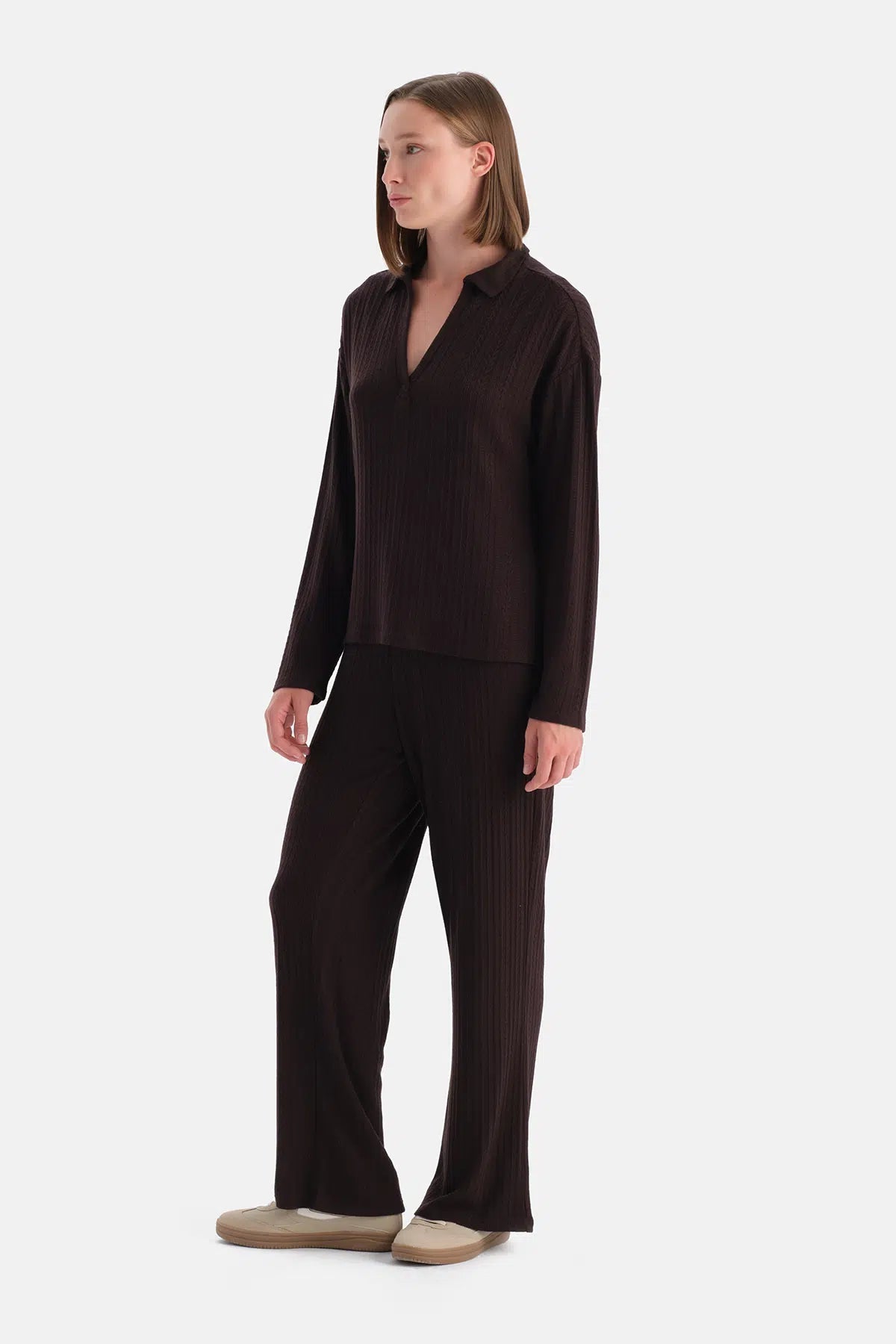 Koyu Kahve Örgü Detaylı Polo Yaka Tişört