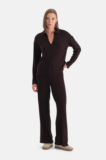 Koyu Kahve Örgü Detaylı Polo Yaka Tişört