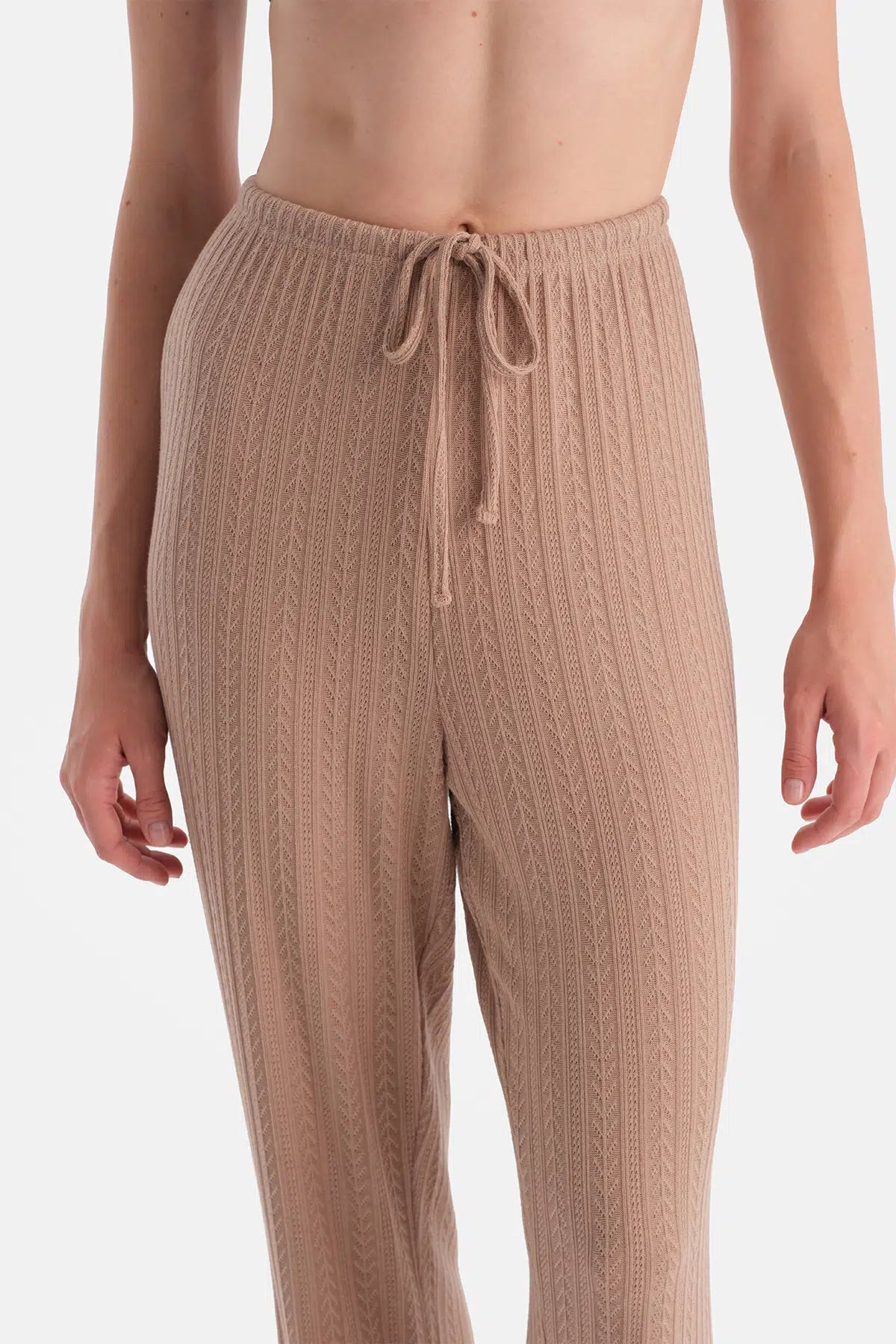 Bej Örgü Detaylı Pantolon