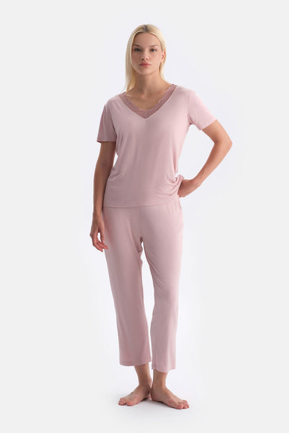 V Yaka Dantel Detayli Tişört Pantolon Takim