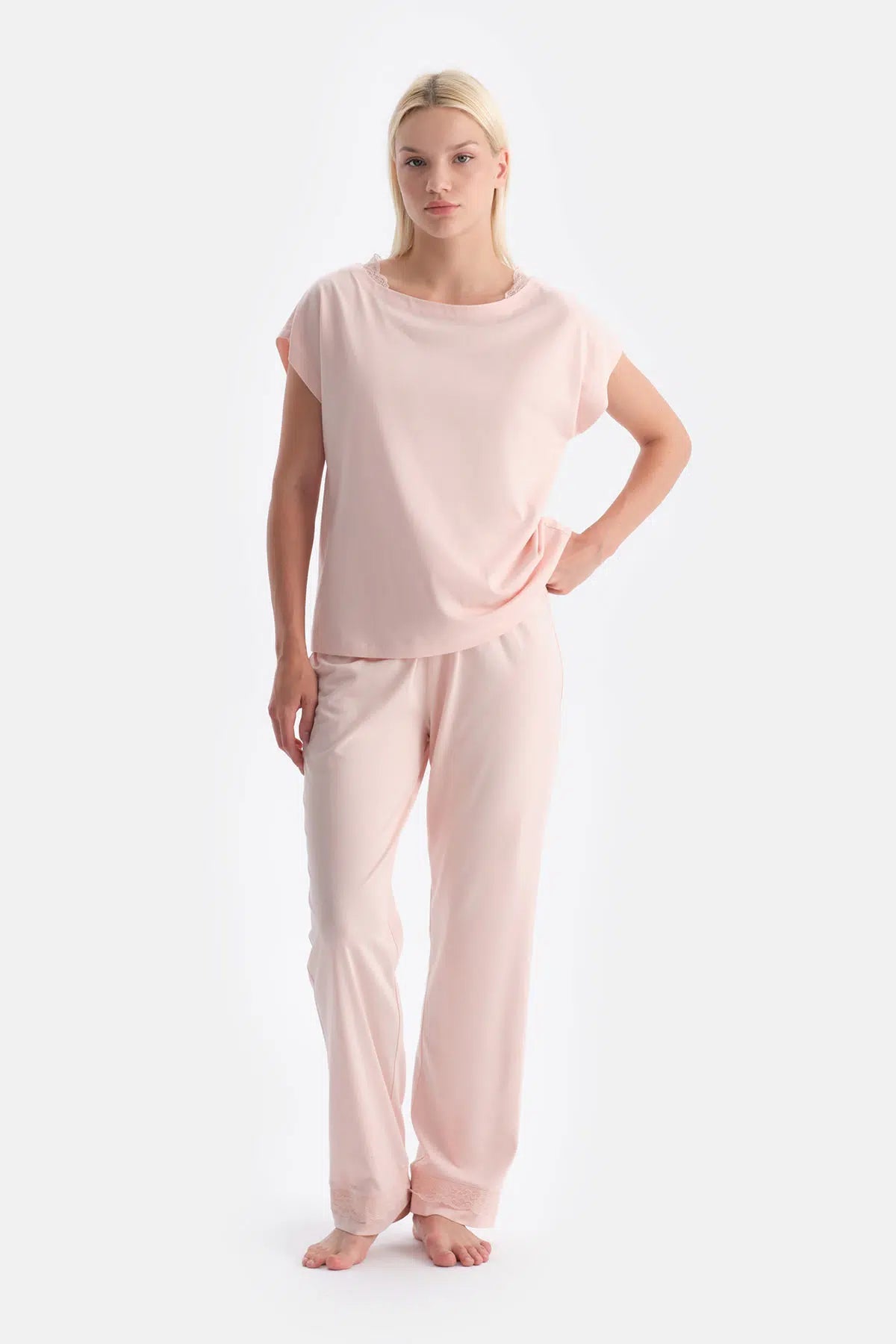 Dantel Detayli Kayik Yaka Tişört Pantolon Takim