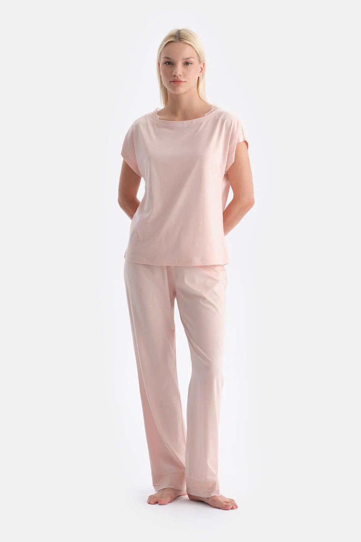 Dantel Detayli Kayik Yaka Tişört Pantolon Takim