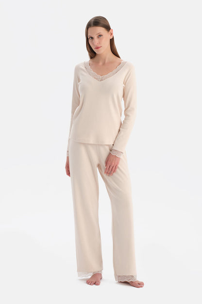 Dantelli Kaşkorse Tişört Pantolon Takim