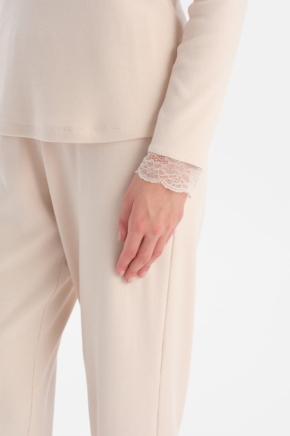 Dantelli Kaşkorse Tişört Pantolon Takim