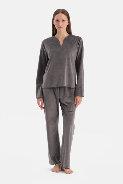 V Yaka Uzun Kollu Kadife Tişört Pantolon Takim