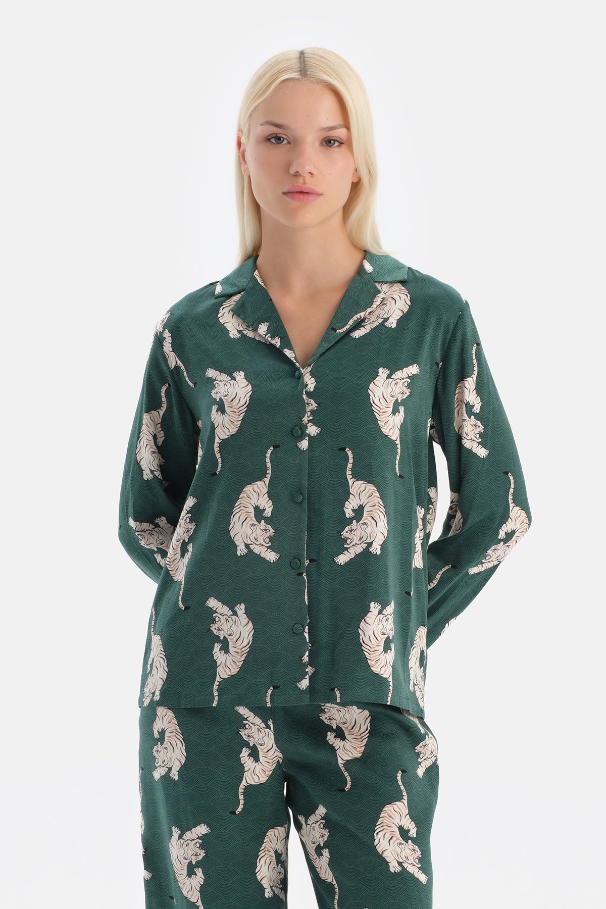 Koyu Yeşil Leopar Desenli Saten Gömlek