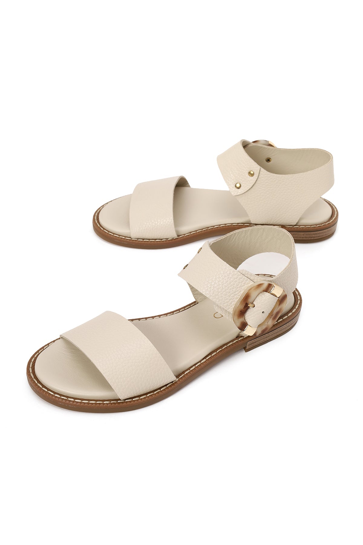 Kadın Bej Bilekten Tokalı Deri Sandalet