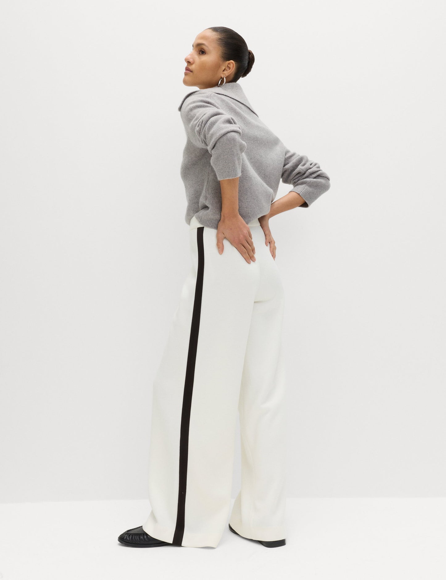 Wide Leg Yan Şerit Detaylı Pantolon