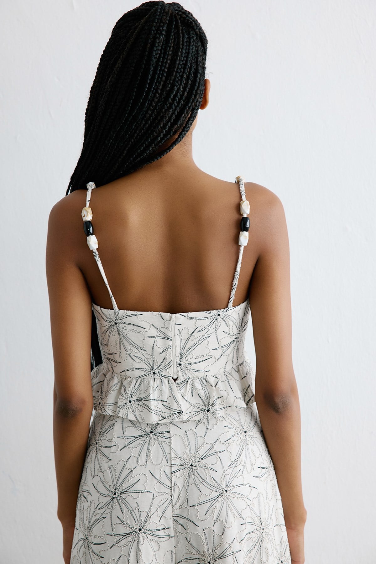 Kalp Yaka Nakışlı Crop Ekru Bluz
