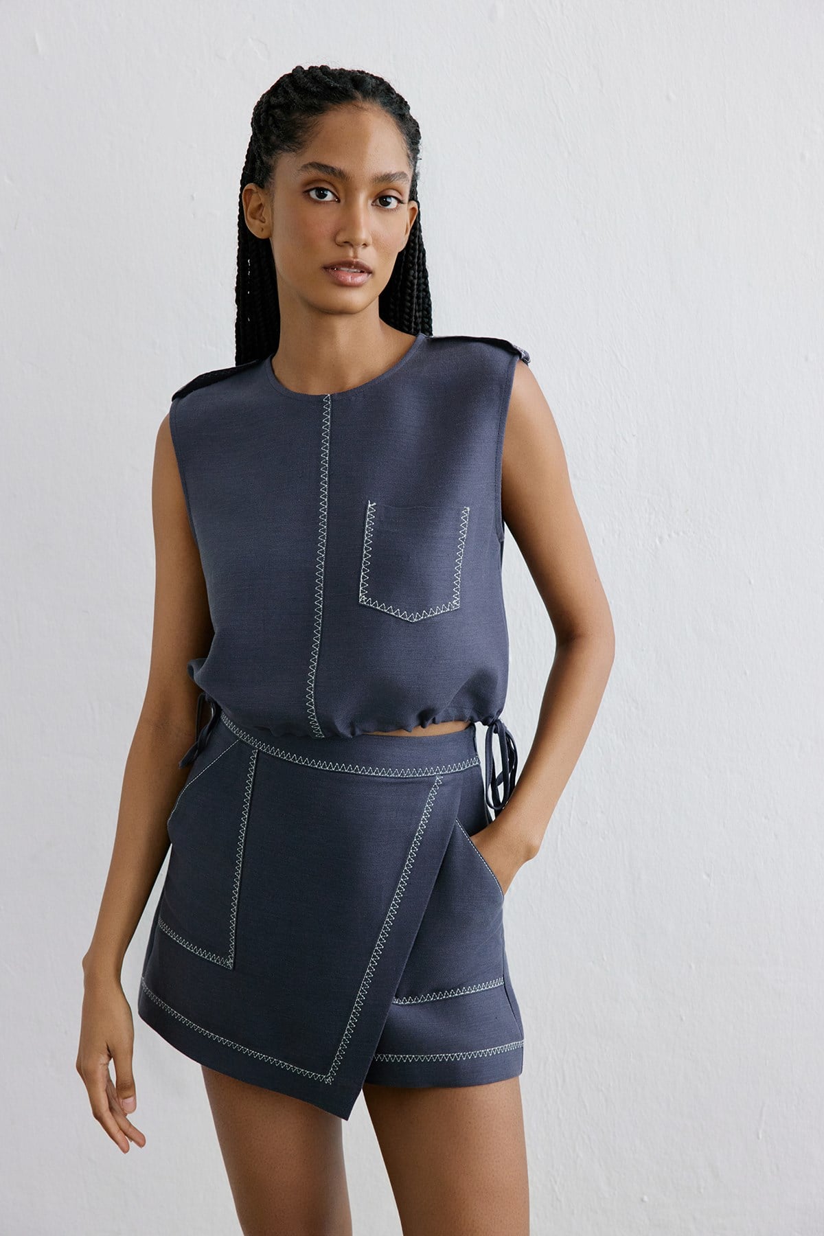 Keten Kontrast Dikişli Crop Indigo Bluz