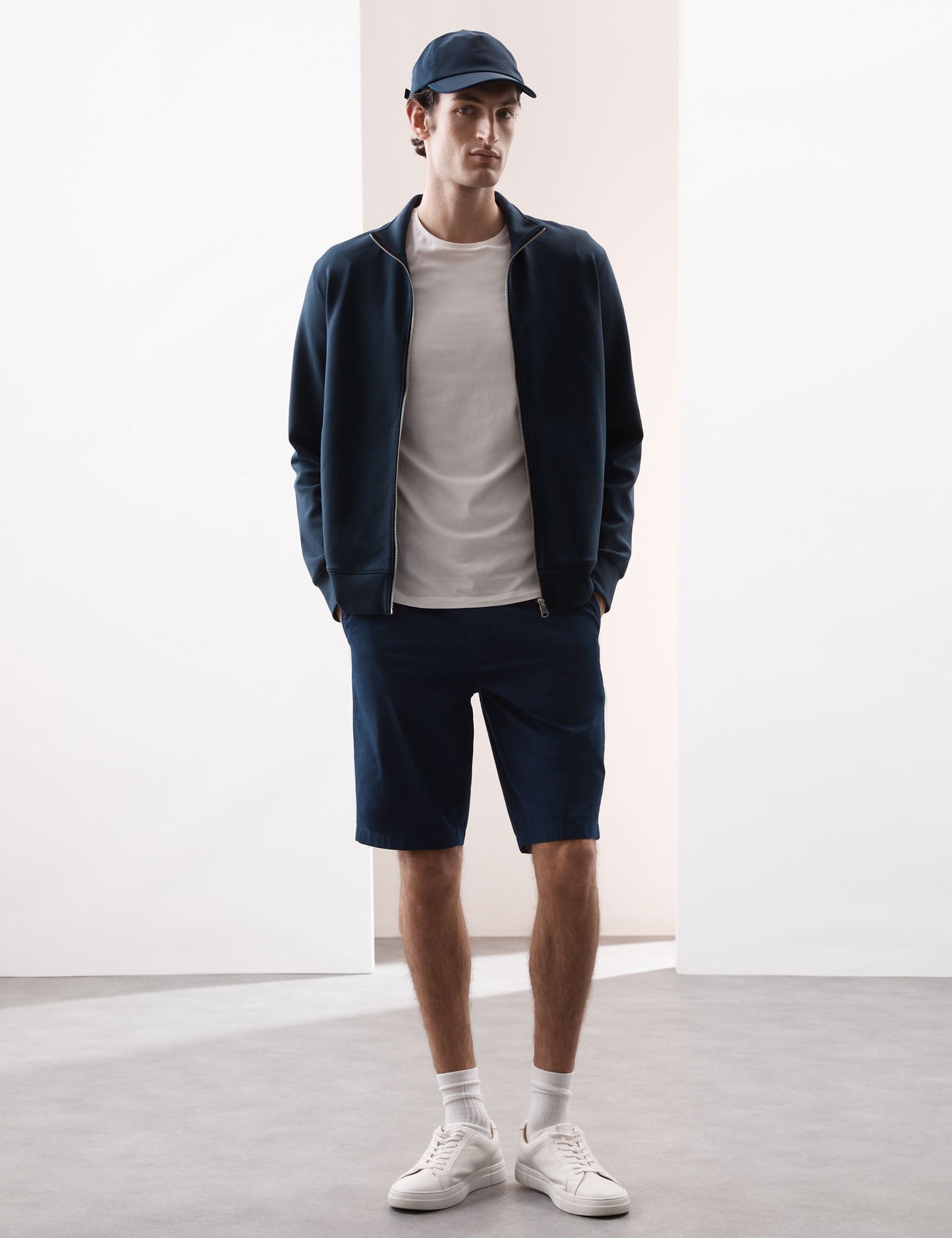 Pamuk Karışımlı Regular Fit Lightweight Chino Şort