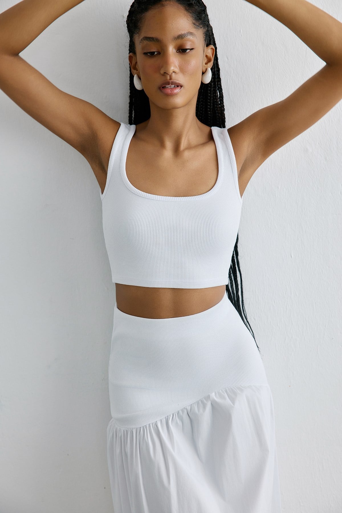 Kare Yaka Kalın Askılı Beyaz Crop Bluz