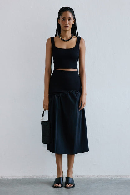Kare Yaka Kalın Askılı Siyah Crop Bluz