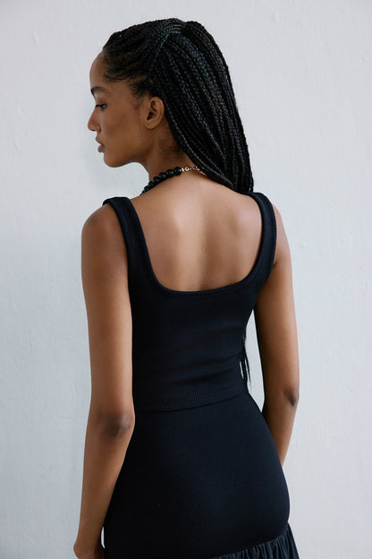 Kare Yaka Kalın Askılı Siyah Crop Bluz
