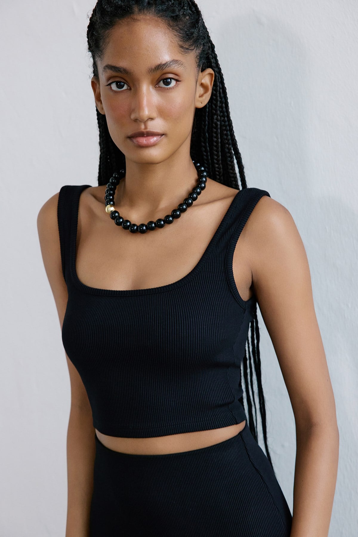 Kare Yaka Kalın Askılı Siyah Crop Bluz