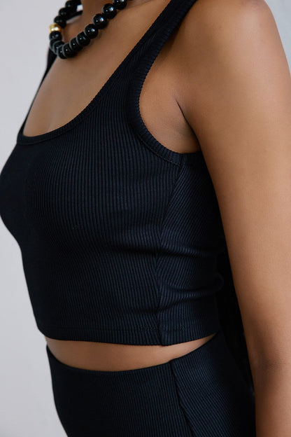 Kare Yaka Kalın Askılı Siyah Crop Bluz
