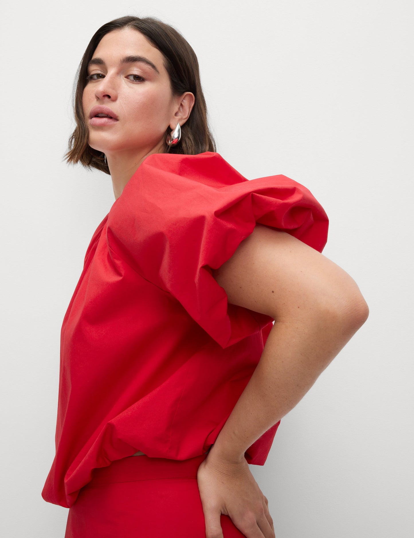 Saf Pamuklu Balon Uç Detaylı Ve Kabarık Kollu Bluz