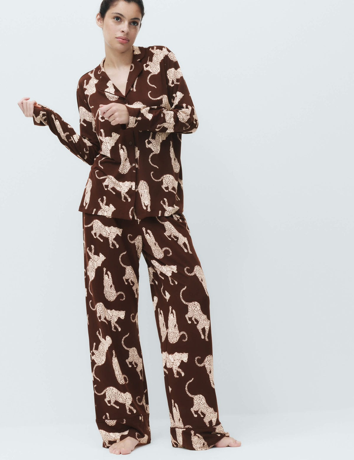 Yumuşak Dokulu Desenli Revere Yaka Pijama Takımı