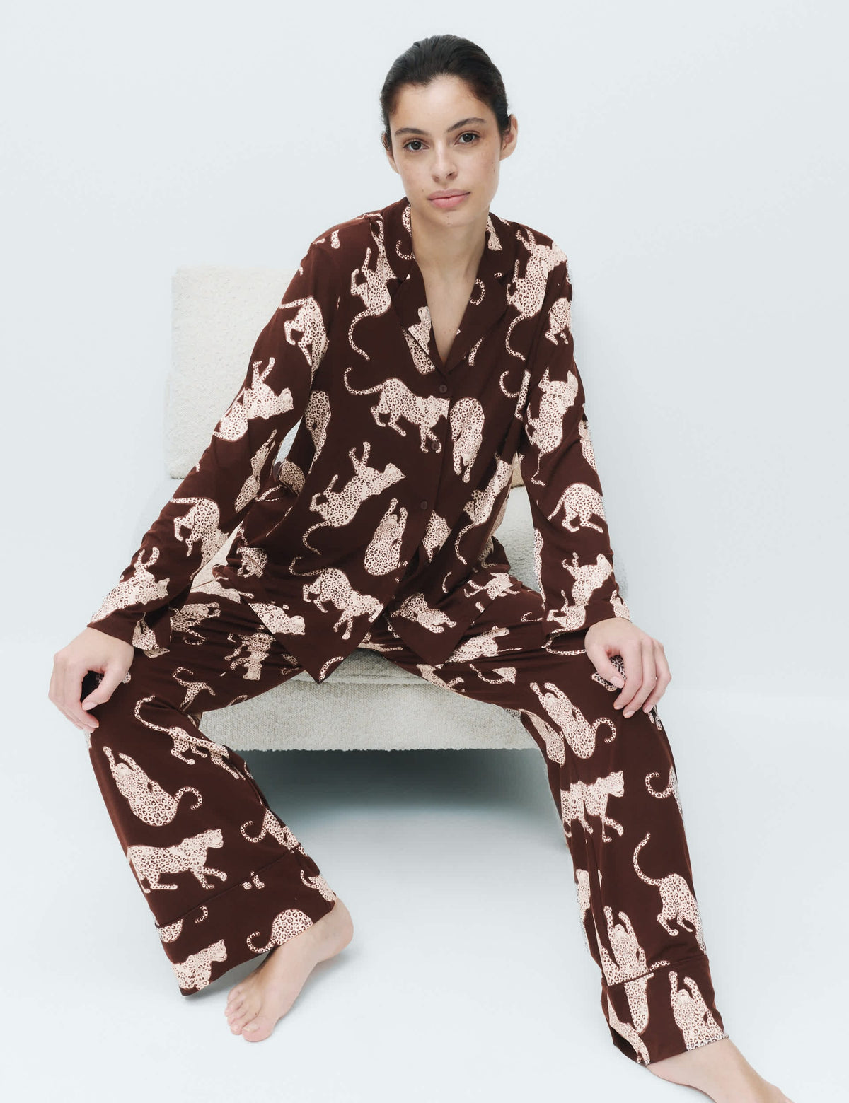 Yumuşak Dokulu Desenli Revere Yaka Pijama Takımı