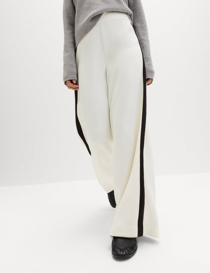 Wide Leg Yan Şerit Detaylı Pantolon