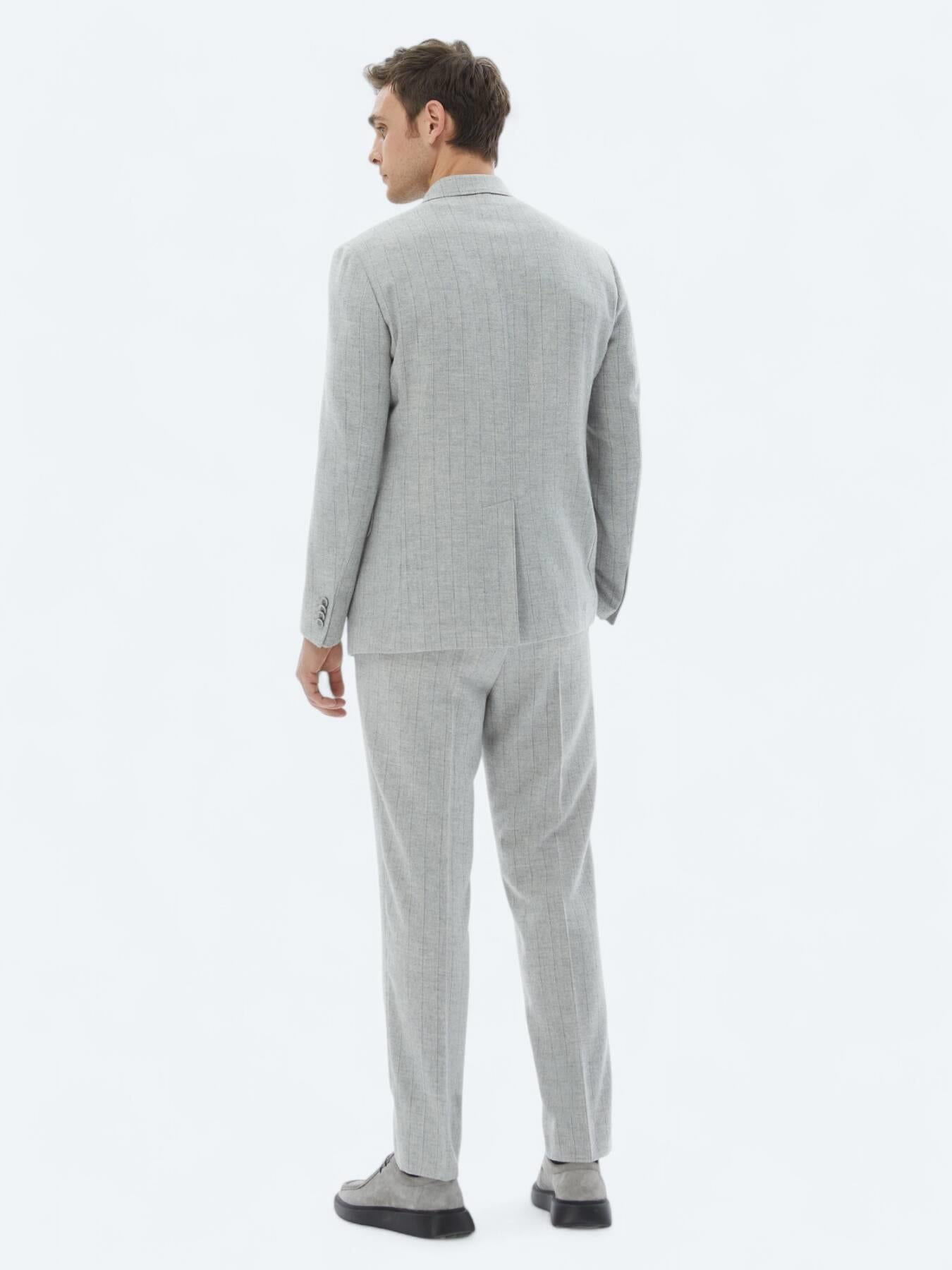 Açık Gri Çizgili Modern Fit Yün Karışımlı Takım Elbise