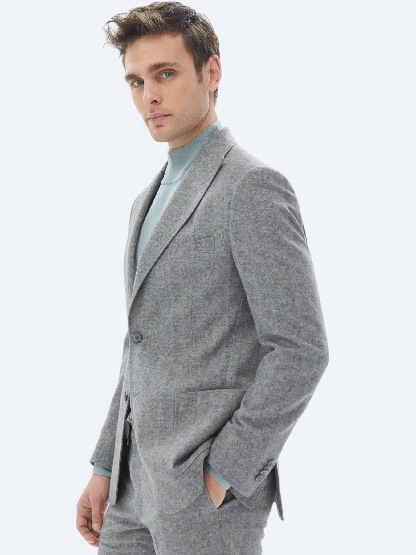 Gri Çizgili Modern Fit Yün Karışımlı Takım Elbise
