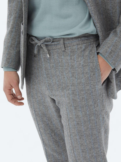 Gri Çizgili Modern Fit Yün Karışımlı Takım Elbise