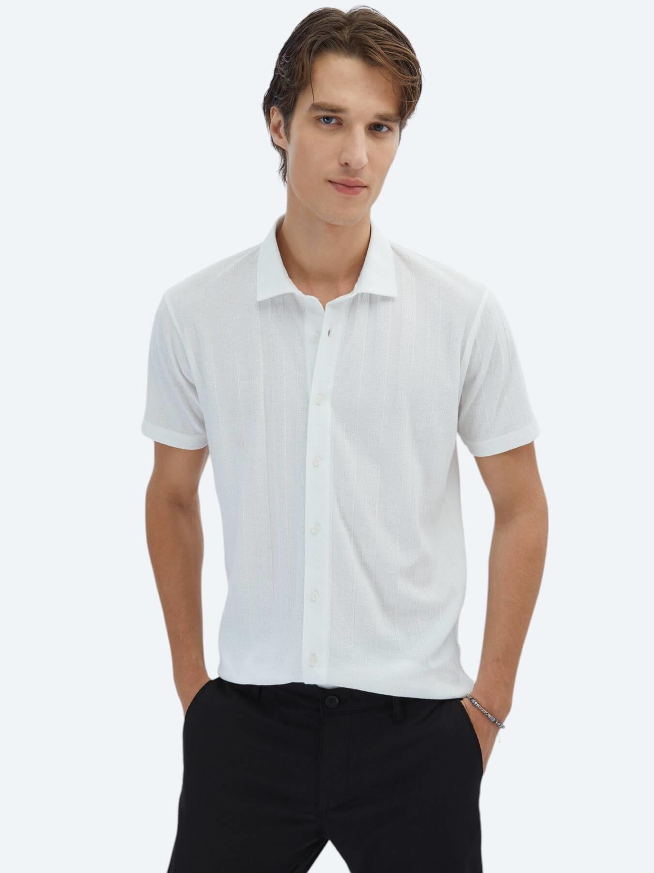 Beyaz Desenli Regular Fit Kısa Casual Gömlek