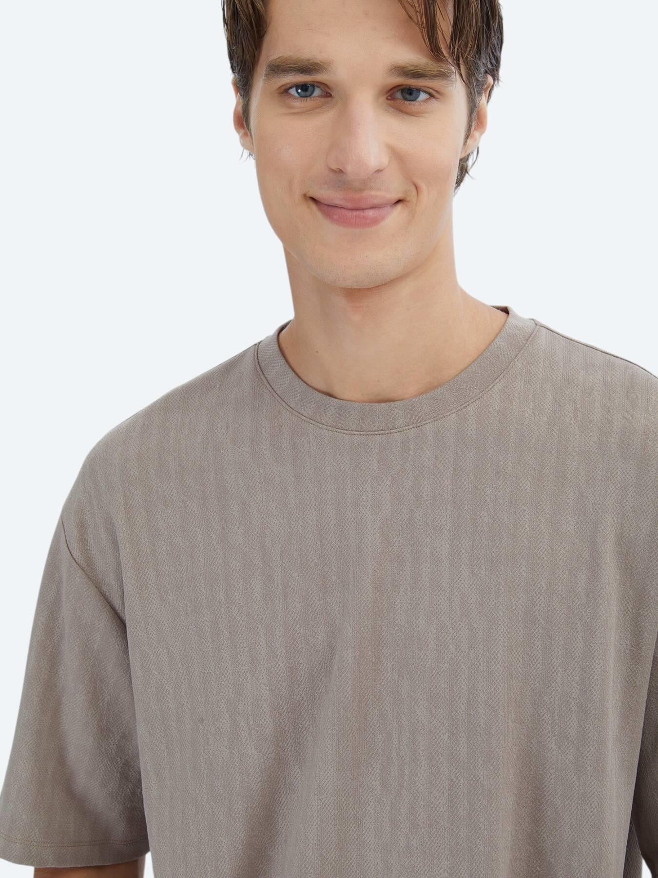 Vizon Desenli Bisiklet Yaka T-shirt