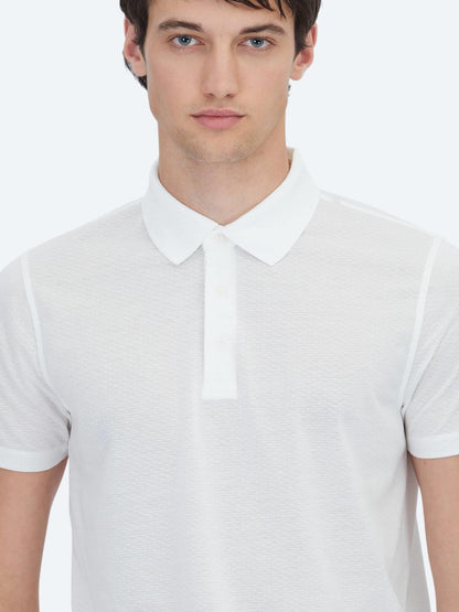 Beyaz Desenli Polo Yaka T-shirt