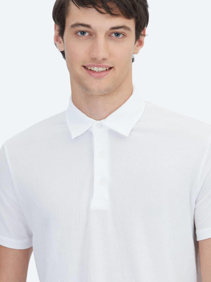Beyaz Desenli Polo Yaka T-shirt