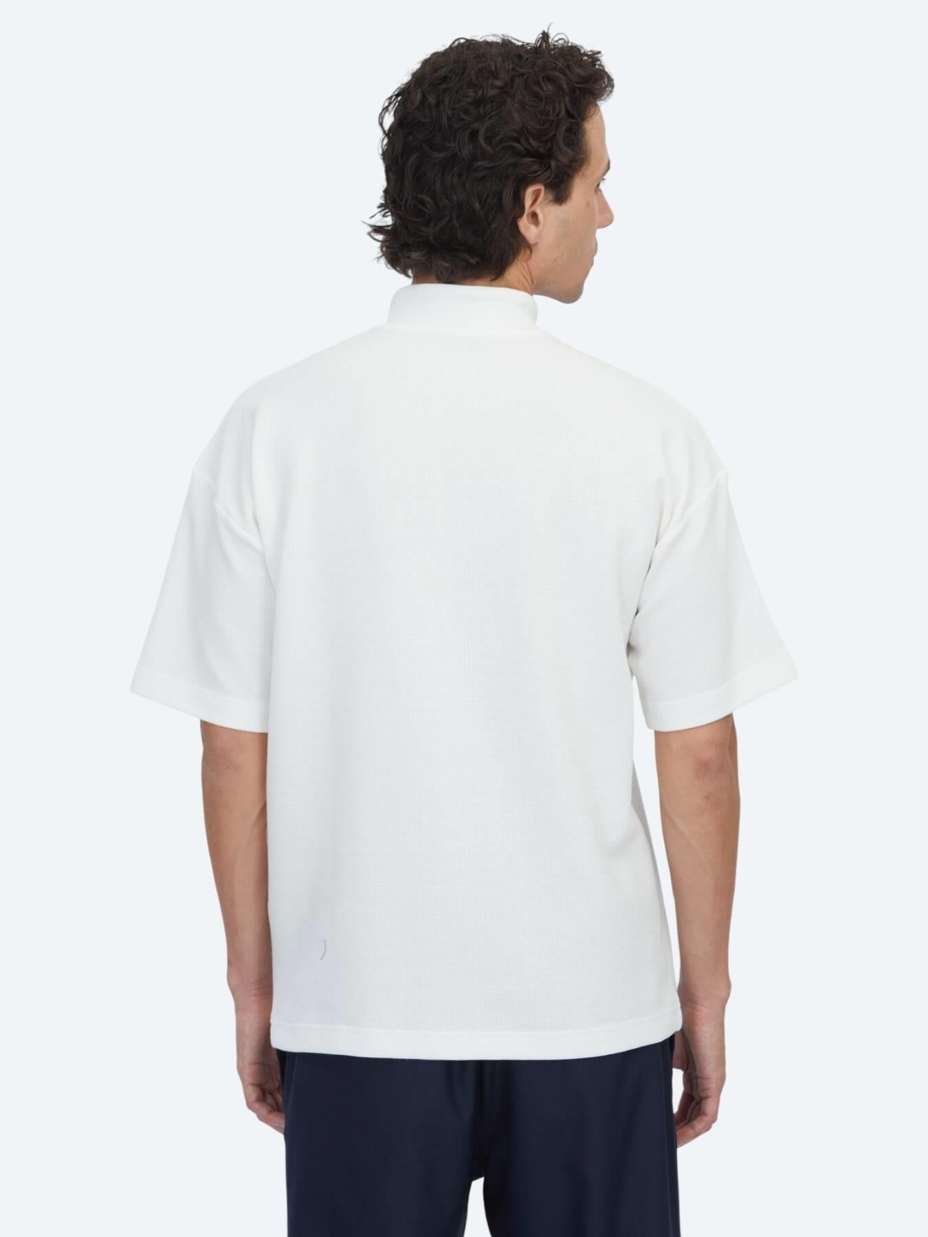 Ekru Desenli Dik Yaka T-shirt