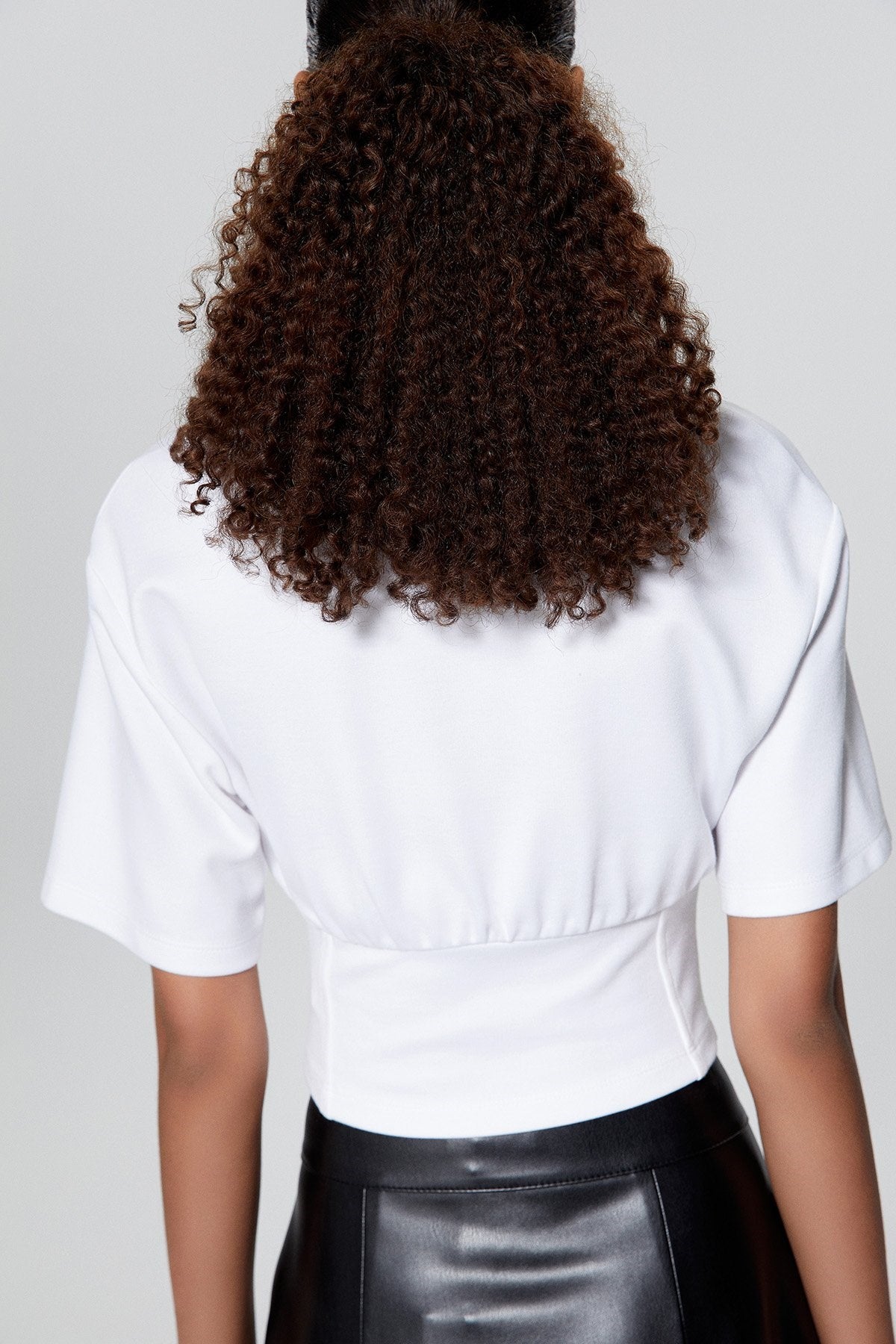 Fermuar Detaylı Beyaz Crop T-shirt