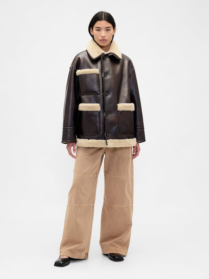 Kahverengi Gap × Sandy Liang Ters Çevirilebilir Vegan Deri Sherpa Ceket