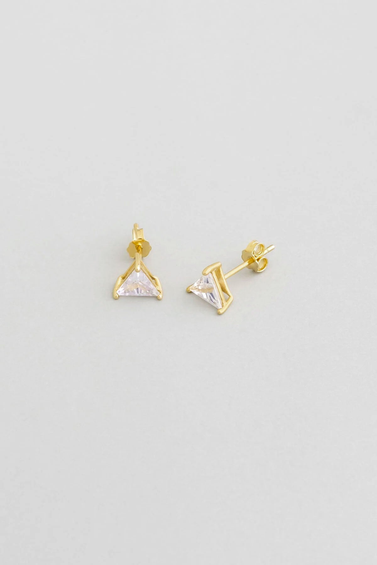 Beyaz Taşlı 18 Ayar Sarı Altın Kaplama 4 Mm Gümüş Tek Taş Küpe 5016230144