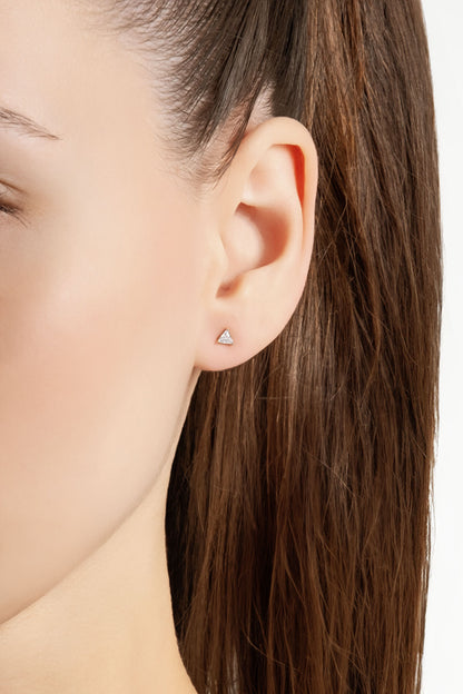 Beyaz Taşlı 18 Ayar Sarı Altın Kaplama 4 Mm Gümüş Tek Taş Küpe 5016230144