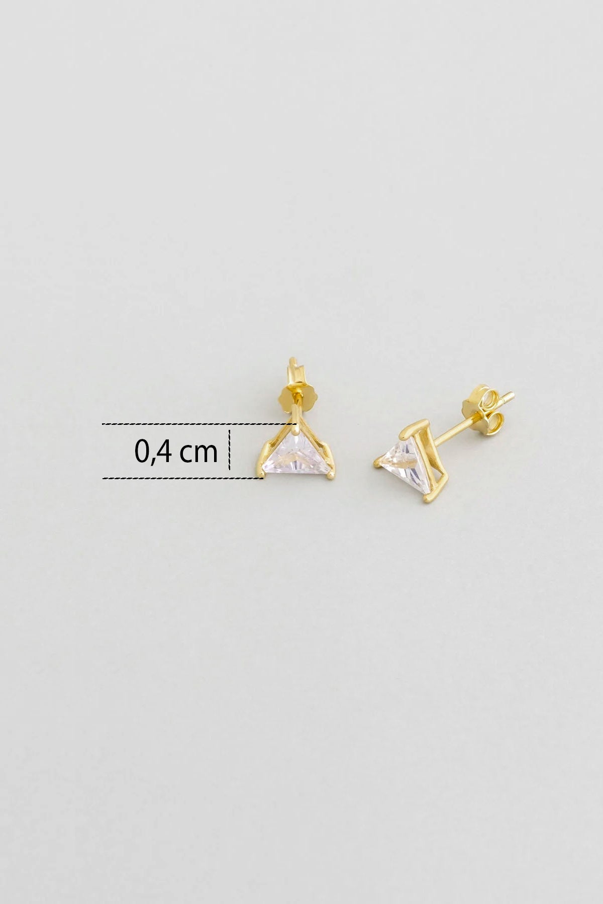 Beyaz Taşlı 18 Ayar Sarı Altın Kaplama 4 Mm Gümüş Tek Taş Küpe 5016230144